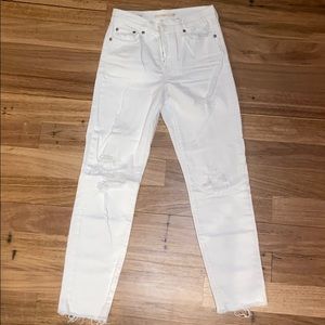 white levi mom jeans